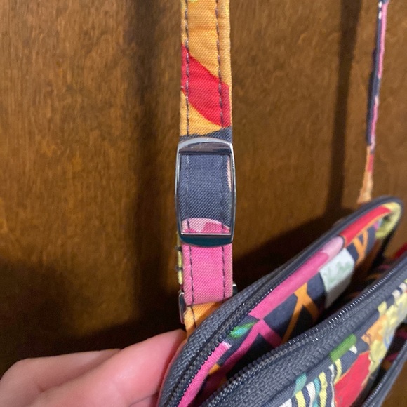 VERA BRADLEY floral adjustable crossbody purse. Pockets everywhere! Pretty!! - Picture 11 of 16
